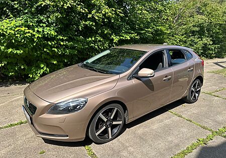 Volvo V40 D2 -