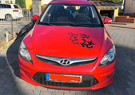 Hyundai i30 CW blue 1.6 CRDi 66 kW Classic Classic
