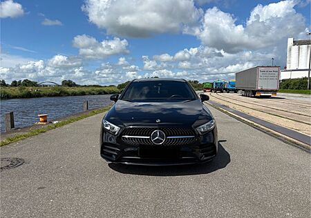 Mercedes-Benz A 200 *DCT*AMG*ALCANTARA*MBUX*TOP!