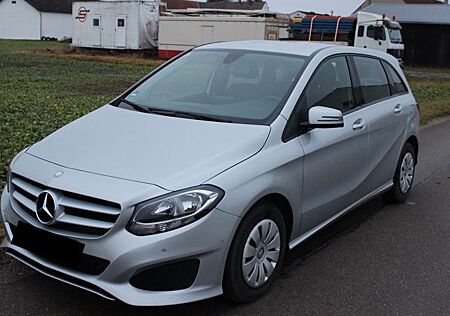 Mercedes-Benz B 180 - inkl. neuer Sommer- und Winterreifen