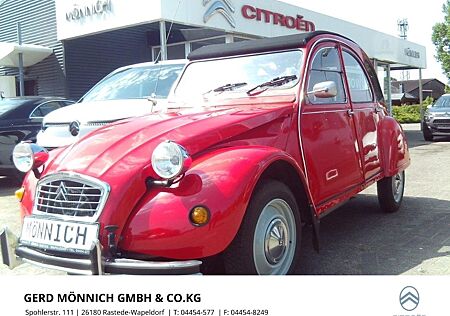 Citroën 2 CV 6 Vier Zylinder 2Cv auf einem Citroen Ami