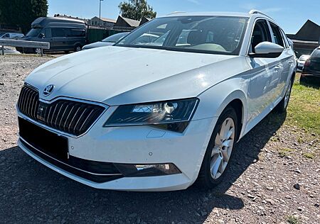 Skoda Superb Combi Style 4x4 DSG KEYGO MEM NAVI TEMPO