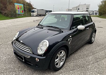 Mini Cooper Seven mit Xenon, Panoramadach