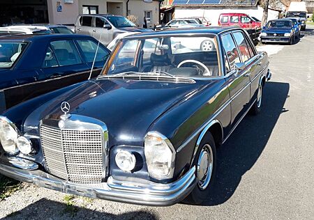 Mercedes-Benz 280 SE - W108