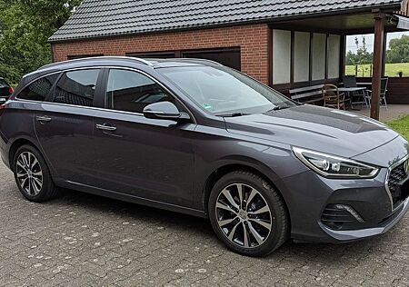 Hyundai i30 Premium DCT / AHK / LED / TÜV NEU