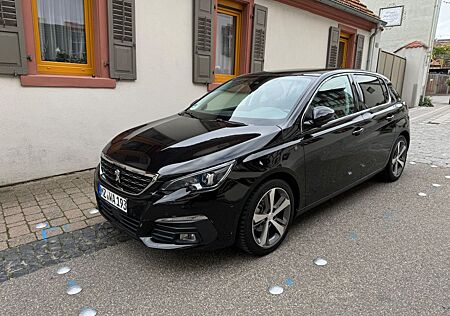 Peugeot 308 PureTech 130 Tech Edition wenig KM gepflegt