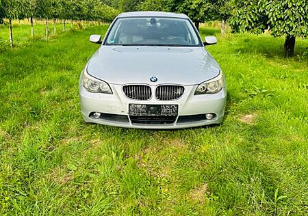 BMW 523i A -