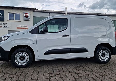 Fiat Doblo Cargo 110PS Klima Tempomat DAB Schiebetür