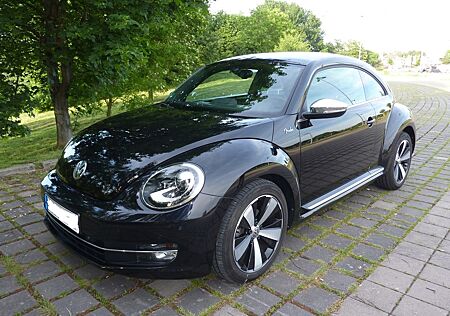 VW Beetle Volkswagen 2.0 TDI - FENDER Edition in Schwarz 140PS