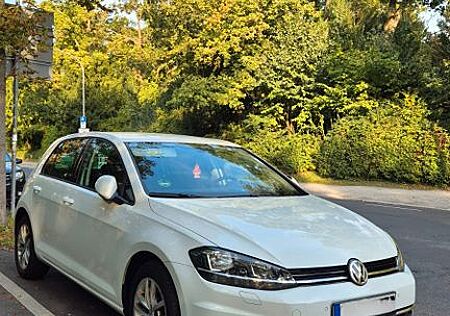 VW Golf Volkswagen 1.6 TDI DSG Rückfahrtkamera - Navi