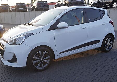 Hyundai i10 1.2 YES! Navi Sitzheizung Schiebedach PDC
