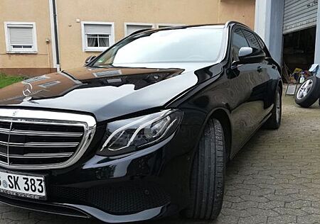 Mercedes-Benz E 220 d T Autom. -