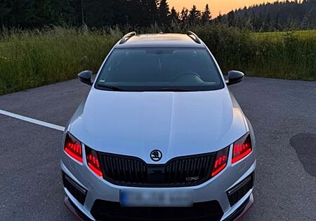 Skoda Octavia RS 4x4 TDI DSG Standheizung AHK