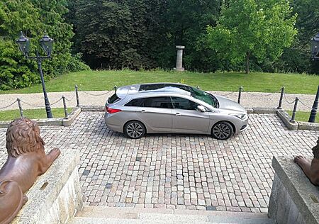 Hyundai i40 1.7 CRDi CW 104kW blue Premium DCT