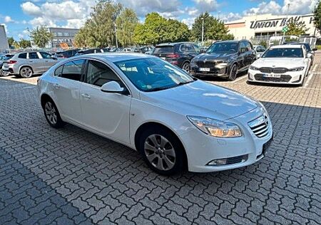 Opel Insignia Limo 2.0cdti AHK TÜV NEU