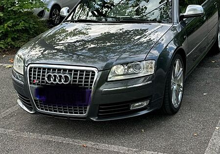 Audi S8 5.2 tiptronic quattro -