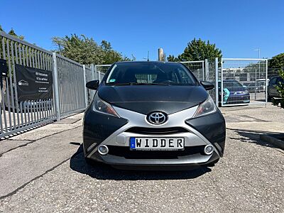Toyota AYGO x-play touch-4 Tür-AC-RüKa-NAVI-71200km