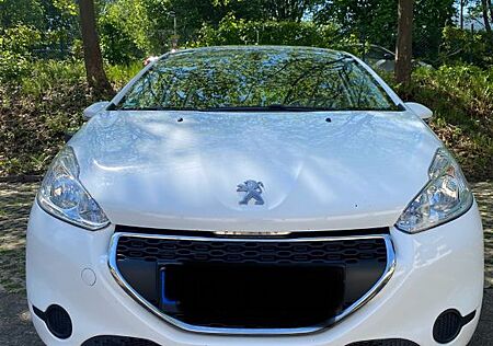 Peugeot 208 1.2 Active 82 VTi Pano Tempo Regensen 8 fach