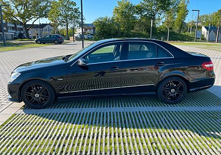 Mercedes-Benz E 350 E350 AMG OPTIK BLUE AVANTGARDE SCHECKHEFT