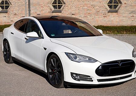 Tesla Model S P 85D / 772 PS Performance