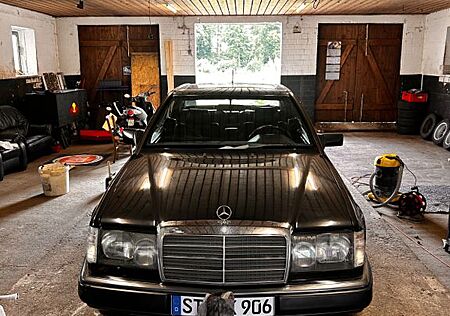 Mercedes-Benz 230