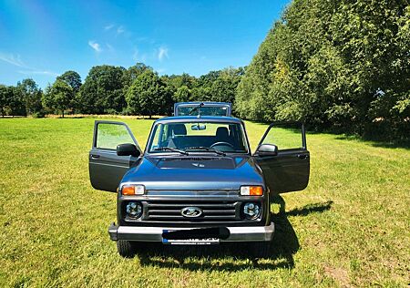 Lada Niva Legend
