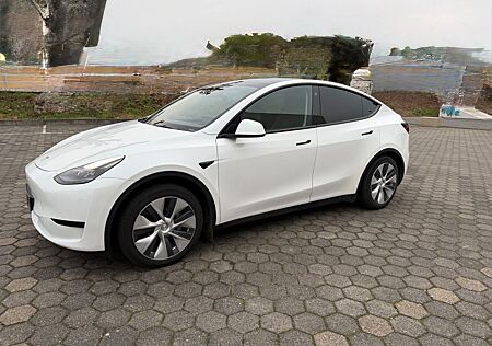 Tesla Model Y Hinterradantrieb SR - RWD