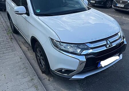 Mitsubishi Outlander 2.2 DI-D Diamant Edition+ 4WD Auto...