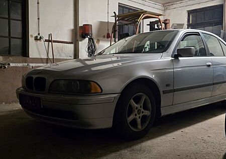 BMW 528i A -