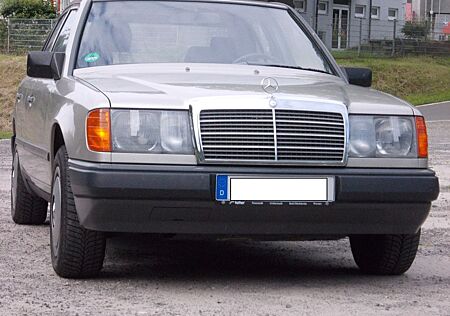 Mercedes-Benz 230 E - W 124 - Limousine - 5-Gang - 1988