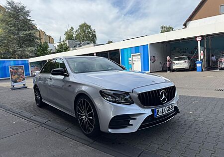 Mercedes-Benz E 220 d Autom. -AMG-L / RückF / DigitalCockpit