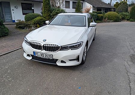 BMW 320i Luxury Line Automatik Luxury Line