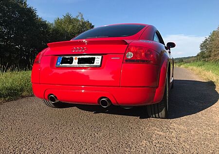 Audi TT Coupe 1.8T quattro 165 kW -