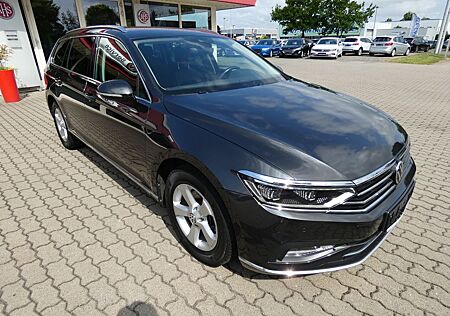 VW Passat Variant Volkswagen Elegance ACC LED NAVI Standheizun