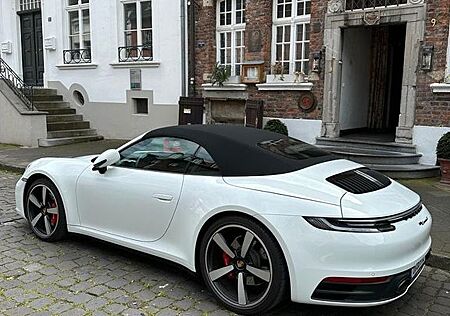 Porsche 992 Carrera S Cabrio weiß wie neu approv