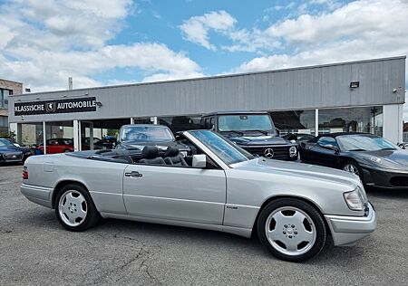 Mercedes-Benz E 320 Cabrio/Sammler mit echter Vollausstatt.