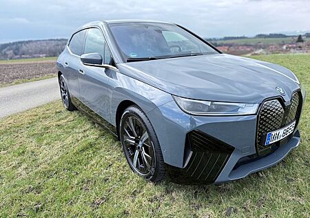 BMW iX xDrive50 | Sportpak. AssProf AHK 21" Luft HUD