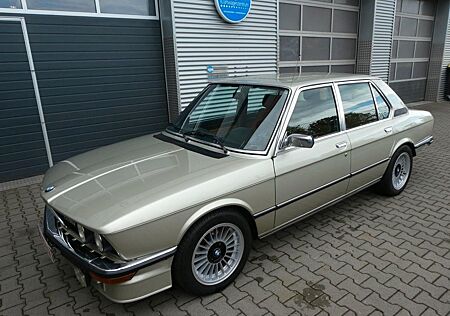 BMW 528i E12 Vollrestauriert 5Gang Alpina Ori. Teile