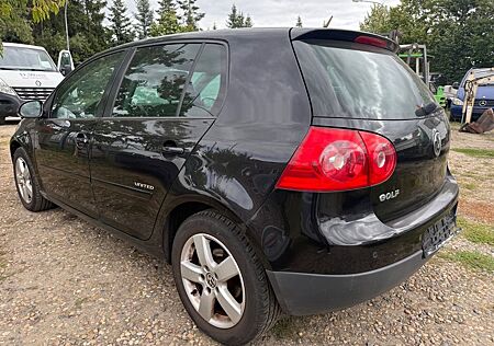 VW Golf Volkswagen V Lim. United