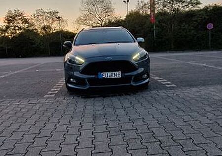 Ford Focus 2,0 EcoBoost ST Leder-Sport-Paket ST