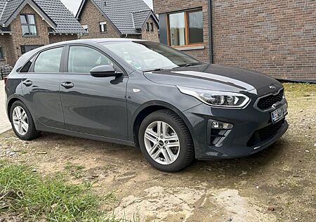 Kia Cee'd gebraucht kaufen Kia Cee'd Ceed 1.4 Benzin Werksgarantie bis 02/2026