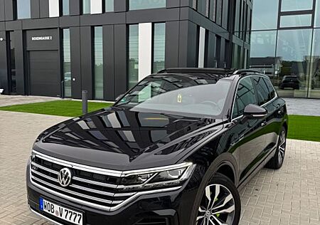 VW Touareg Volkswagen R-Line, IQ Matrix, Pano, Allradlenkung