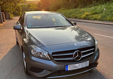 Mercedes-Benz A 180 gebraucht kaufen Mercedes-Benz A 180 BlueEFFICIENCY | Benzin | Navi | Rückfahrk