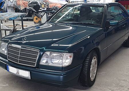 Mercedes-Benz 220