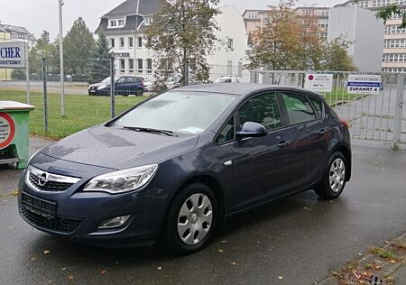 Opel Astra J Lim. Edition