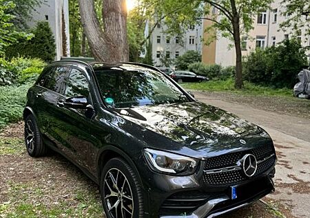 Mercedes-Benz GLC 300 e 4MATIC Autom. Pano AHK Night AMG