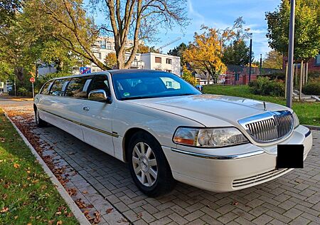 Lincoln Town Car gebraucht kaufen Lincoln Town Car Stretchlimousine 2003-2011 weiß