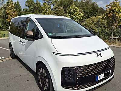 Hyundai STARIA 2.2 CRDi 4WD Signature BOSE 7-Sitzer