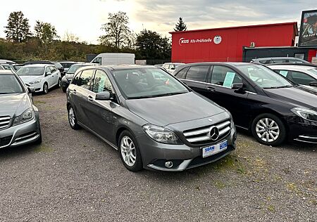 Mercedes-Benz B 200 - Panorama , Navi , Steuerkette neu!