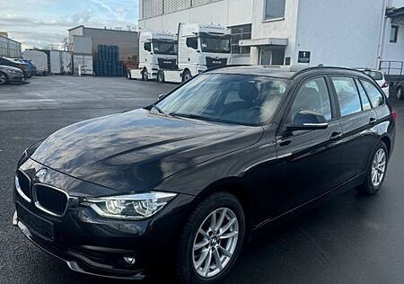 BMW 320d xDrive Touring Advantage Advantage